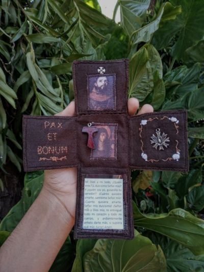 Queue | Tumblr Pocket Shrine Catholic, Pocket Oratory Diy, Pocket Altar Catholic, Pocket Oratory, Pocket Cross, Altar Art, Prayer Corner, Catholic Crafts, Religious Crafts