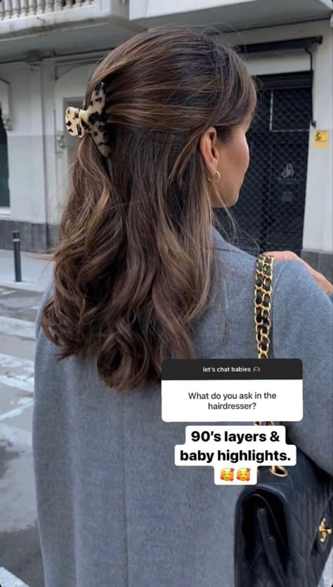 Emelie Lindmark, Dimensional Brunette, Brown Hair Inspo, Brunette Hair With Highlights, Friends Pics, Haircut Inspo, Hairstyles For Layered Hair, Hair With Highlights, Brown Hair Balayage