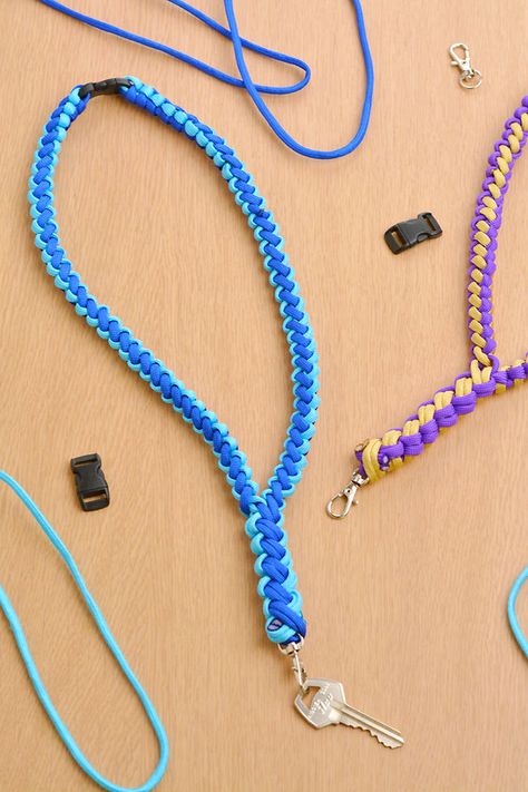 Paracord Lanyard Tutorial, Lanyard Crafts How To Make, Easy Paracord Projects, Homemade Lanyard, Knots Keychain, Paracord Lanyard Diy Tutorials, Paracord Lanyard Diy, Paracord Keychain Diy Tutorials, Gimp Patterns