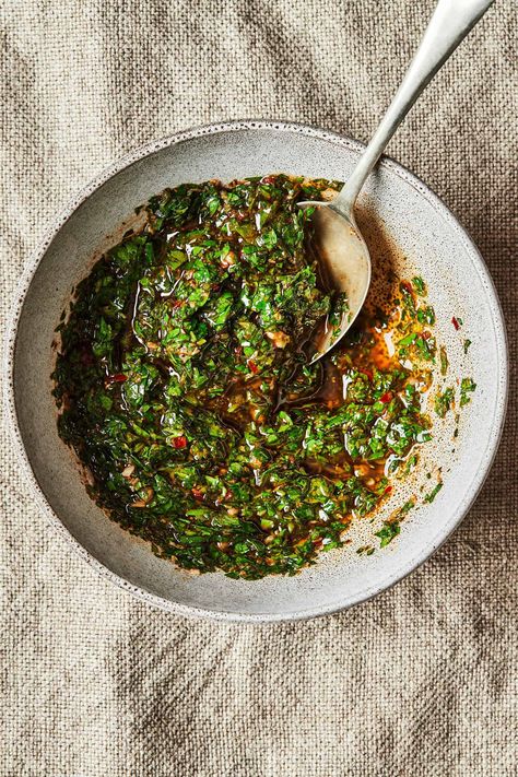 Easy Chimichurri Sauce Best Steak Sauce, How To Make Chimichurri, Chimichurri Sauce Recipe, Chimichurri Recipe, Fire Grill, Sugar Free Vegan, Chimichurri Sauce, Garlic Mashed, Favorite Chicken