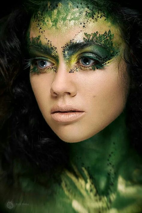 Forest Fairy Face Paint, Unseelie Fae Costume, Green Forest Makeup, Fairy Body Art, Earth Element Makeup, Fairy Green Makeup, Green Fantasy Makeup, Gaia Costume, Nature Inspired Makeup