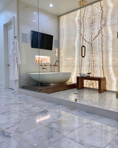 Backlit Onyx Bathrooms Luxury Modern, Master Bathrooms Luxury, Royal Bathroom, Bathrooms Luxury, Bath Makeover, Dark Bathrooms, Pool Bath, Marble Flooring, Toilet Design