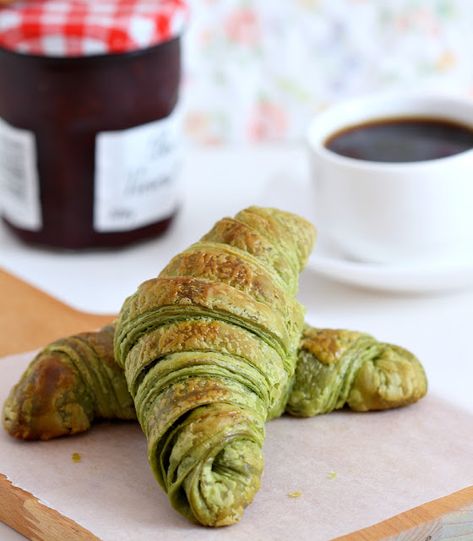 my bare cupboard: Matcha danish loaf and croissants Matcha Recipe Baking, Croissant Loaf, Matcha Croissant, Matcha Bread, Matcha Breakfast, Matcha Pancakes, Matcha Green Tea Recipes, Caption Instagram, Matcha Dessert