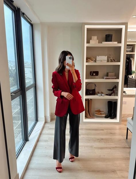 Discover 8 stunning velvet blazer outfits perfect for the Christmas party season. Get inspired and elevate your holiday wardrobe effortlessly with classy looks like this one with a red velvet blazer and black wide-leg pants! Velvet Blazer Outfit, Red Blazer Outfit, Red Velvet Blazer, Holiday Party Outfit Work, Burgundy Velvet Blazer, Eve Instagram, Christmas Eve Eve, Skater Skirt Dress, Head Turning Outfits