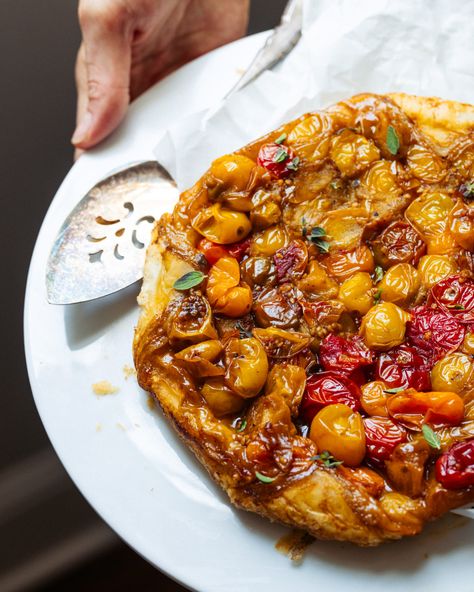 A foolproof method for the easiest and most delicious roasted tomato pie made with cherry tomatoes and puff pastry. Easy Tomato Pie, Cherry Tomato Pie, Tomato Tart Puff Pastry, Tomato Tarte, Cherry Tomato Tart, Tomato Tarte Tatin, Tomato Pie Recipe, Joy The Baker, Stone Soup