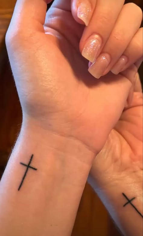 Memorial Tattoo Ideas, Minimal Tattoo Ideas, Cute Tattoos On Wrist, Cute Simple Tattoos, Small Girly Tattoos, Cross Tattoos For Women, Ankle Tattoos For Women, Cross Tattoos, Small Pretty Tattoos