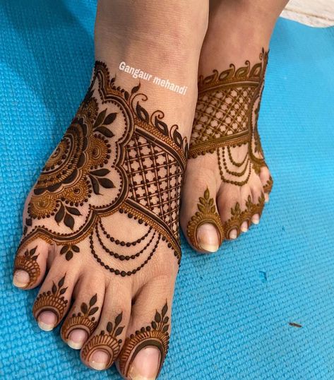 Leg Mehendi Design Easy, Foot Mehndi Designs Unique, Lag Mehndi Design, Foot Mehendi Design, Leg Mehendi Designs, Mehndi Design For Leg, Mehndi 2023, Feet Mehndi Designs, Foot Mehndi Design