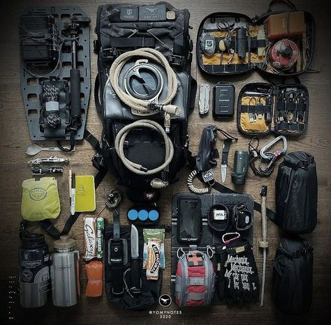 Outdoorsmen Style, Hiking Gear List, Expedition Gear, Survival Bushcraft, Overland Gear, How To Defend Yourself, Outdoor Adventure Gear, Camping Hacks Diy, Edc Tactical