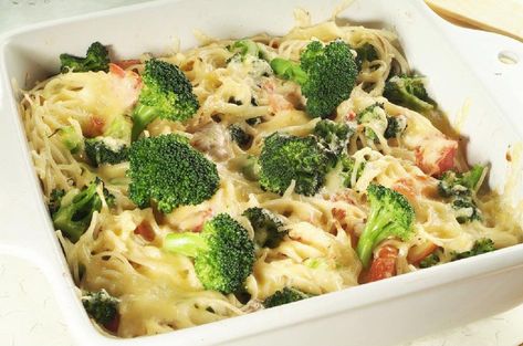 Makaronowa zapiekanka z brokułami @ http://allrecipes.pl Broccoli Pasta, Allrecipes Recipes, Easy Dinner Ideas, Everyday Food, Dinner Time, Mac And Cheese, Pasta Recipes, Macaroni, Cooking Tips