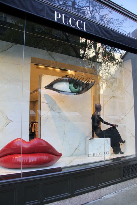 .Pucci. Amamos vitrines bem boladas e produzidas com excelência. Aqui fizemos nossa própria seleção do que nos encanta no Mundo das Vitrines. Esperamos que gostem! We love well done window displays! We create our own panel with our favorites just for you. www.vitrinemania.com.br Neon Pastel, Decoration Vitrine, Store Window Display, Visual Merchandising Displays, Store Window Displays, Window Display Design, Shop Sign Design, Shop Fronts, Store Window