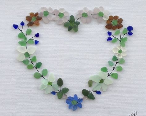 Sea Glass Garden Ideas, Beach Glass Pictures Ideas, Easy Sea Glass Crafts, Diy Sea Glass Art, Sea Glass Art Pictures, Sea Glass Crafts Ideas Pictures, Sea Glass And Shell Art, Beach Glass Art Ideas, Beach Glass Pictures