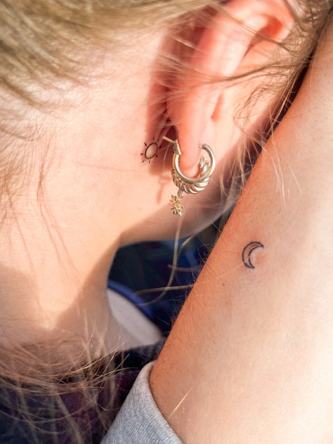 Sis Tatoos, Sun Behind Ear Tattoo, Ear Doodle, Doodle Sun, Moon Sun Tattoo, Needle Tattoo, Single Needle Tattoo, Sun Tattoo, Subtle Tattoos