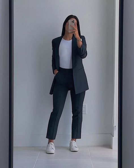 Career Outfits, Fashionable Work Outfit, Corporate Attire, Professional Outfits Women, Suit Jackets For Women, Business Outfits Women, Stylish Work Attire, Business Casual Outfits For Work, Elegante Casual