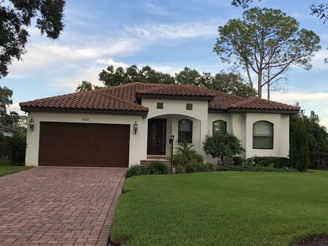 Exterior 1 story, snell isle Spanish Style Homes 1 Story, Single Story Hacienda Style Homes, One Story Mediterranean Homes, Arizona Style Homes, Spanish Style Home Exterior, House Mexico, Mediterranean Homes Exterior, Mid Century Modern Exterior, Spanish Bungalow