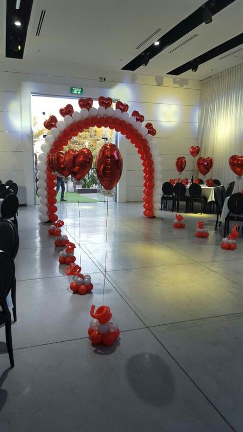 Valentines Party Decor, Dance Decorations, Valentines Balloons, Quinceanera Decorations, Diy Balloon Decorations, Birthday Balloon Decorations, Wedding Stage Decorations, Anniversary Decorations, Wedding Balloons