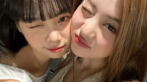 ♡ le sserafim chaewon yunjin landscape desktop wallpaper unedited Hyunjin And Chaewon Lesserafim, Yunjin Chaewon Selca, Yunjin And Chaewon Couple Dp, Yunjin And Chaewon, Chaewon And Yunjin, Yunjin Lesserafim Icon, Ribs Lorde, Bts Season Greeting, Lesserafim Chaewon