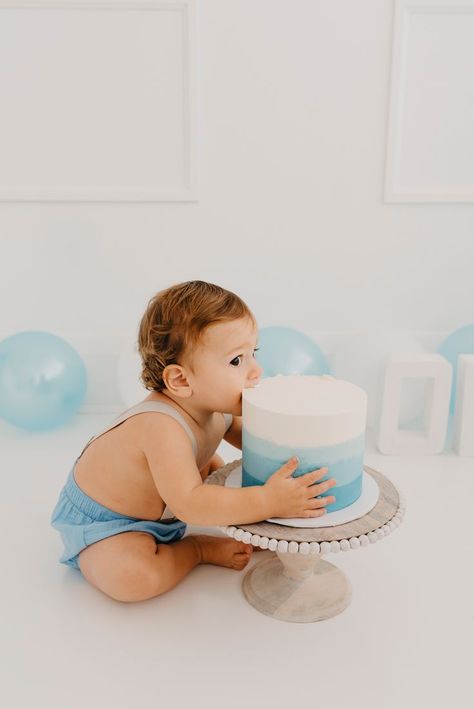 Blue Smash Cake Boy, Cake Shoot, Baby Boy Cake Smash, Boy Cake Smash, Birthday Portraits, Bday Photoshoot, Smash Cakes, Photography Cake, 1 Year Birthday