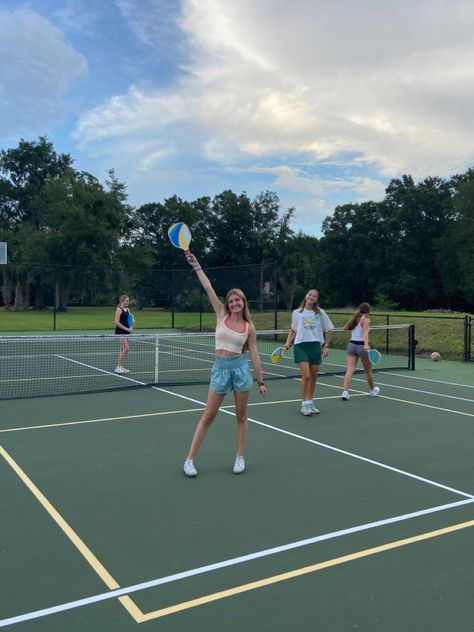 Tennis Friends Aesthetic, Pickel Ball Aesthetic, Pickleball Pictures, Pickle Ball Aesthetic, Summer Pickleball, Preppy Pickleball, Aesthetic Pickleball, Pickleball Aesthetic, Aesthetic Sports