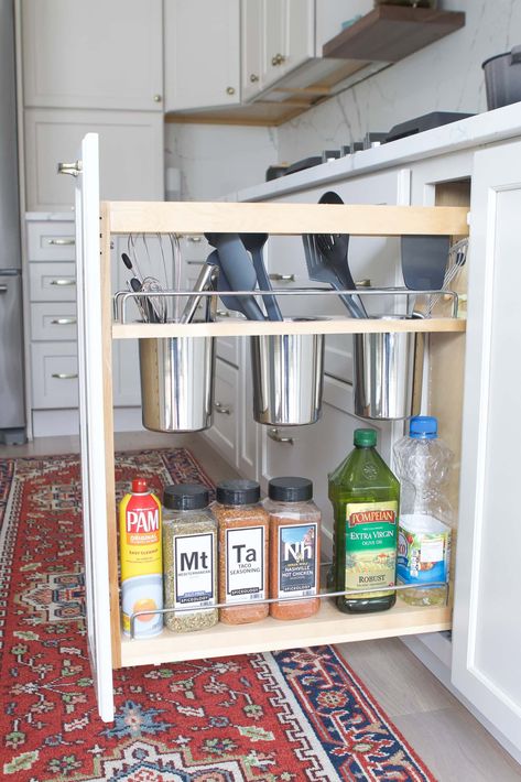 This guide to organize kitchen cabinets & kitchen drawer organization will show you how to make the most out of your kitchen space and keep things organized and easy to reach for. This kitchen cabinet and drawer guide is going to help you know how to use your space effectively and can be used to clean out kitchen clutter and give you more space in your kitchen cabinets. Head to the blog to see how. | Kitchen Cabinet Organization | Kitchen Organization #kitchen #organization #clean Organize Kitchen Cabinets, Kitchen Cabinets And Drawers, Kitchen Cabinet Organizer, Organize Kitchen, Diy Playbook, Kitchen Cabinet Drawers, Open Concept Floor Plans, Cabinet Organizer, Bright Kitchens