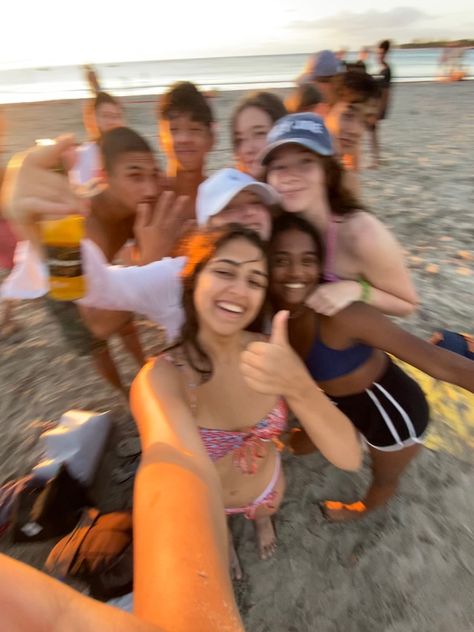 Goa Pics With Friends, Group Of Friends At The Beach, Goa With Friends Aesthetic, Beach Pic Friends, Beach Group Photo Ideas Friends, Beach Day With Friends Aesthetic, Good Friends Vision Board, Beach Aesthetic Photos Friends, Beach Trip With Friends Activities