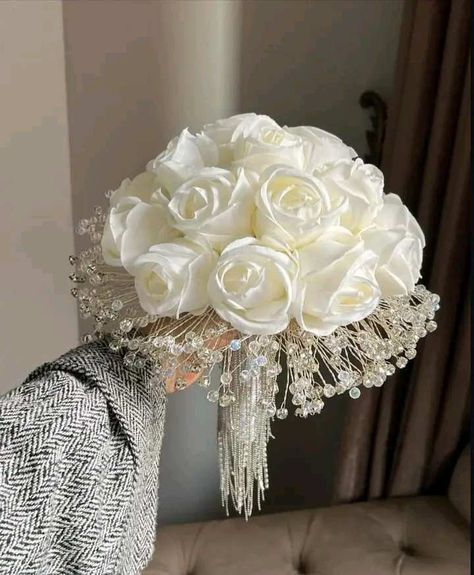 Pearl Wedding Bouquet, Royalty Wedding Theme, Bridal Flower Arrangements, Elegant Wedding Bouquets, Simple Wedding Bouquets, Wedding Salon, Love Quotes For Wedding, Bridal Brooch Bouquet, Wedding Bouquets Bride