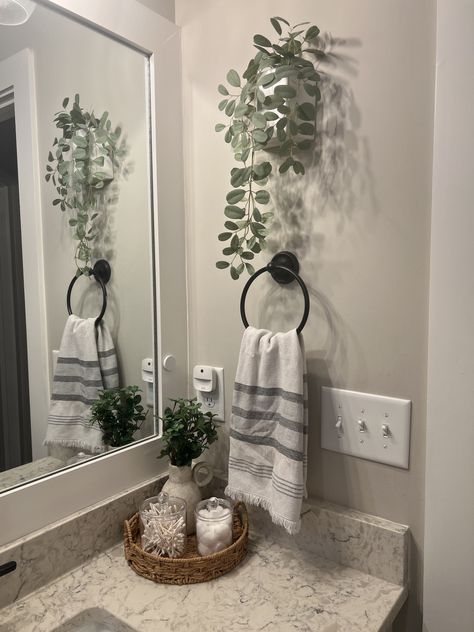 Love my hanging wall plant in my guest bathoom! Bathroom Plants Decor, Bathroom Counter Decor, Inspiration Bathroom, Restroom Decor, Bedrooms Decor, Bathroom Decor Apartment, Beautiful Houses Interior, Bad Inspiration, Bathroom Plants