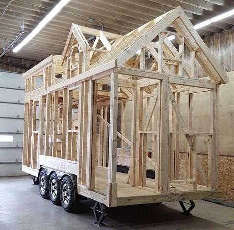 Tiny Mobile House, Tiny House Camper, Log Cabin Ideas, Diy Tiny House, Tiny House Trailer, Garden Storage Shed, Tiny House Inspiration, Storage Shed Plans, Trailer Home