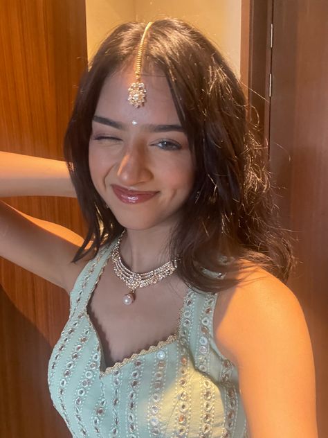 #southasian#desi#indian Indian Girl Aesthetic, Desi Girl, South Indian Aesthetic, Desi Love, Desi Wedding Dresses, Hair Tips Video, Smile Girl, Brunette Girl, Indian Aesthetic