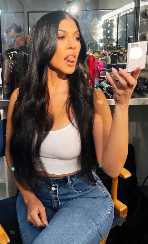 Kourtney Kardashian Hair, Kylie Jenner Workout, Kardashian Hair, Brown Hair Inspo, Kardashian Outfit, Corte Bob, Mode Zara, Gorgeous Hair Color, Travis Barker