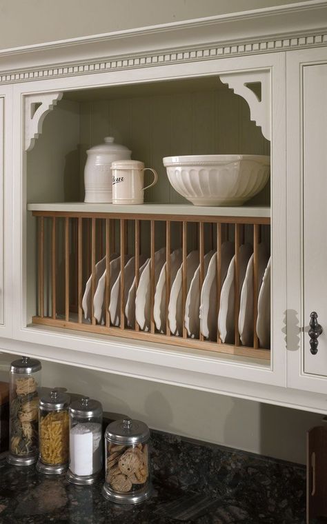 17 Best ideas about Plate Racks on Pinterest | Cabinet plate rack ... Cabinet Plate Rack, Plate Racks In Kitchen, Victorian Kitchens, Cocina Shabby Chic, English Kitchen, Wooden Cottage, Plate Storage, Kitchen Plate, Plate Rack