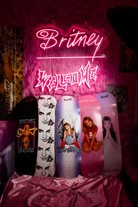 Britney Spears Has a Skateboarding Collab (Yes, Seriously!) Welcome Skateboards, Famous Photos, Baby One More Time, Studio Photoshoot, Avril Lavigne, Cultura Pop, Y2k Aesthetic, Spears, Britney Spears