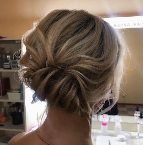 Messy Updo for Medium Fine Hair Medium Fine Hair, Hair Down Styles, Easy Updo Hairstyles, Simple Wedding Hairstyles, Up Dos For Medium Hair, Peinados Recogidos, Updos For Medium Length Hair, Long Hair Updo, Hairdo For Long Hair