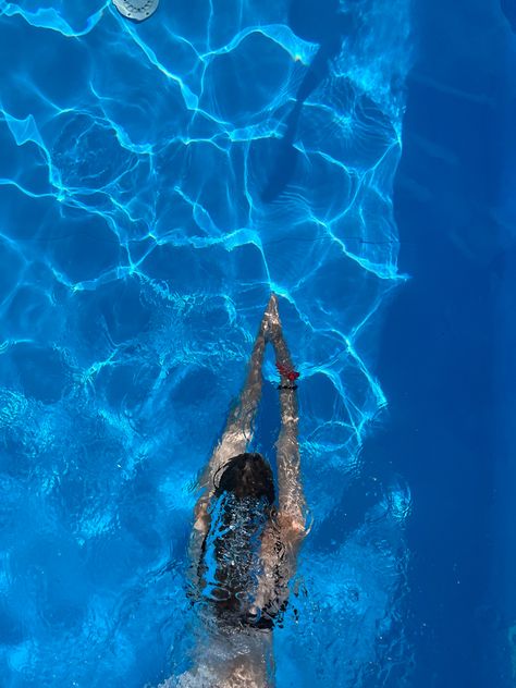 Learn To Swim Aesthetic, Swimming Photos Aesthetic, Swimming Vision Board, Swimming Asthetic Picture, Swim Aesthetic Pool, Nadar Aesthetic, Swimming Aesthetic Pool, Swimming Aesthetic Sport, Aesthetic Swimming Pool