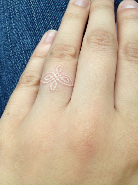 Wedding Band Celtic Knot Tattoo Celtic Tattoo For Women, Tattoos Celtic, Tato Salib, Ring Tattoo Designs, Wedding Band Tattoo, Celtic Knot Tattoo, Ring Tattoo, Tato Jari, Wedding Ring Tattoo