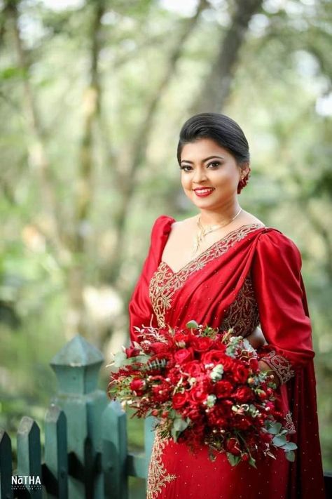 Red Kandyan Bride, Bengali Bride, Dress Train, Bridal Dress Fashion, Wedding Dress Train, Red Saree, Red Colour, Cute Celebrities, Bridal Saree