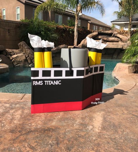 Titanic ship costume Boat Costume, Titanic Boat, Titanic Ship, Handy Woman, Valentine Day Boxes, Diy Halloween Costume, Unique Mehndi Designs, Rms Titanic, Trunk Or Treat