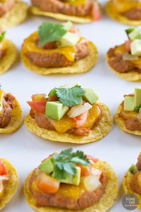 Perfect for entertaining with a Tex-Mex flair, these Nacho Bites are the perfect way to serve your guests a 2-bite nacho without all the mess! Pica Pica Food, Nacho Bites, Taste And Tell, Healthy Appetizer Recipes, Football Party Food, Party Appetizers Easy, Appetizer Dips, Snack Time, Appetizers For Party