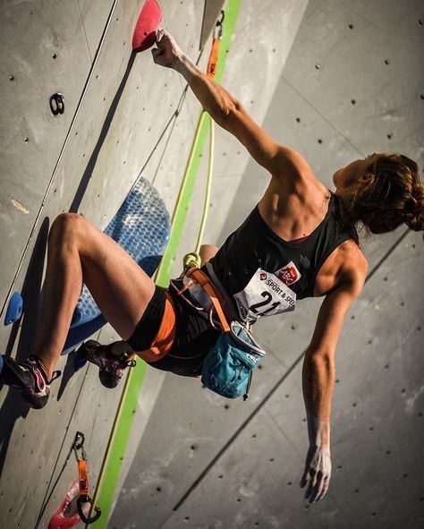 [3/8/23] Rock Climbing Aesthetic, Rock Climbing Women, Climbing Girl, Climbing Workout, Climbing Gym, Climbing Gear, Rock Climbers, Fitness Inspiration Body, Climbing Wall