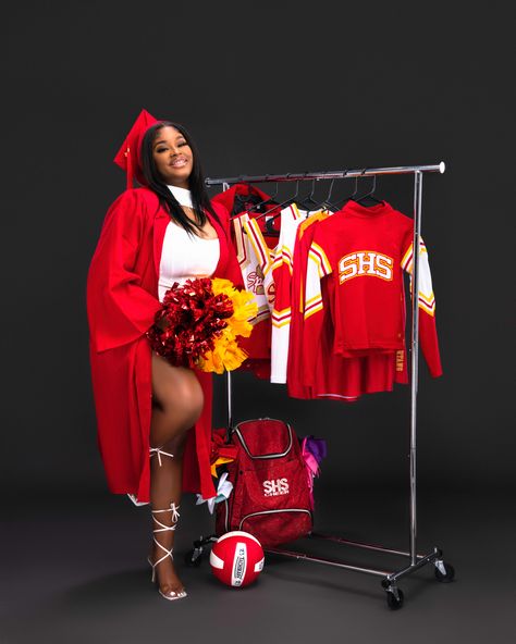 Highschool Graduation Outfit Ideas, Senior Pictures High Schools, Outfits Ideas Black Women, Cheer Senior Pictures, Outfits Ideas Black, Cheer Photoshoot, Cheerleading Senior Pictures, Black Cheerleaders, Senior Class Shirts