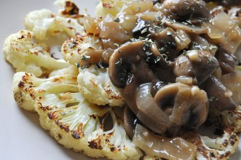 Cauliflower Steak with Mushroom and Onion Gravy, Vegan + Gluten-Free - The Colorful Kitchen Gravy Vegan, Mushroom Sauce Steak, Cauliflower Steak, Steak And Onions, Vegan Ideas, Vegetable Snacks, Steak And Mushrooms, Cauliflower Steaks, Onion Gravy