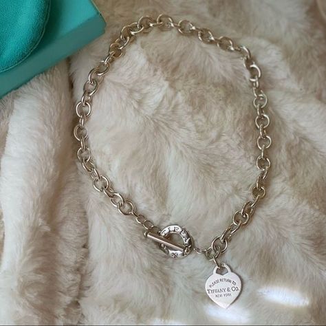 Tiffany Necklace Chain, Tiffany And Co Heart Tag Toggle Necklace, Tiffany And Co Chain Necklace, Tiffany And Co Toggle Necklace, Tiffany Heart Toggle Necklace, Tiffany Necklace Outfit, Tiffany Toggle Necklace, Heart Toggle Necklace, Costal Granddaughter