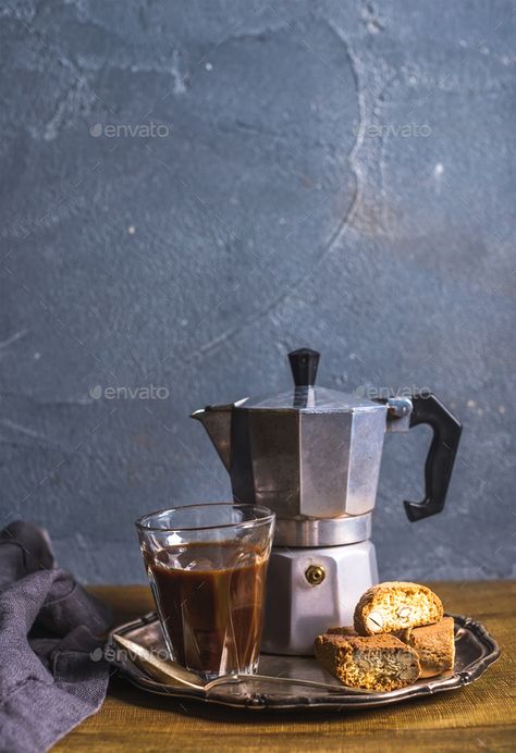 Moka Pot, Italian Coffee, Coffee Photography, Coffee Drinkers, Grey Background, Coffee Cafe, Espresso Coffee, Wooden Board, Coffee Love