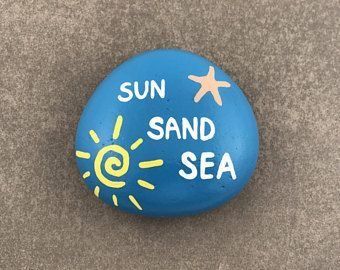 Beach Theme Painted Rocks, Shell Painting, Diy Paint Projects, Rock Painting Tutorial, Rock Beach, Diy Rock Art, Painted Rock Animals, Art Pierre, Seashell Painting