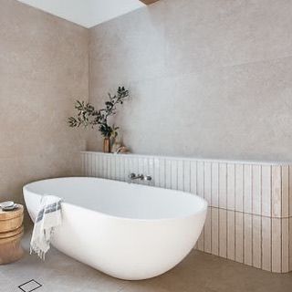 Casa Sulla Costa on Instagram: “Love this tile from Kyal & Kara’s Blue Lagoon . Has anyone else used this in their place? Its called Timeless Marfil by Beaumont tiles.” Cobalt Bathroom, Cosy Bathroom, Kyal And Kara, Coastal Cabin, Sea Shanty, Marble Bathroom Designs, Coastal Bathroom, Apartment Bathroom, Budget Bathroom