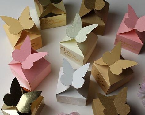 Gift Ideas For Mom Birthday, Birthday Gift Ideas For Mom, Butterfly Wedding Favors, Butterfly Favors, Wedding Favor Box, Gold Wedding Favors, Box Wrapping, Butterfly Party, Seating Plan Wedding