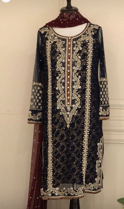 Black Heavy Dress, Heavy Pakistani Suits Party Wear, Heavy Pakistani Suits, Pakistani Suits Party Wear, Suits Party Wear, Shadi Dresses, Pakistani Formal Dresses, Heavy Dresses, Bridal Dresses Pakistan