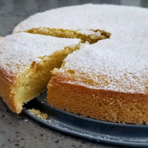 Almond Olive Oil Cake, Oil Cake Recipe, Dolce Poche Calorie, Olive Oil Cake Recipe, Lemon Olive Oil Cake, Springform Pan Cake, Oil Cake, Olive Oil Cake, Keto Cake