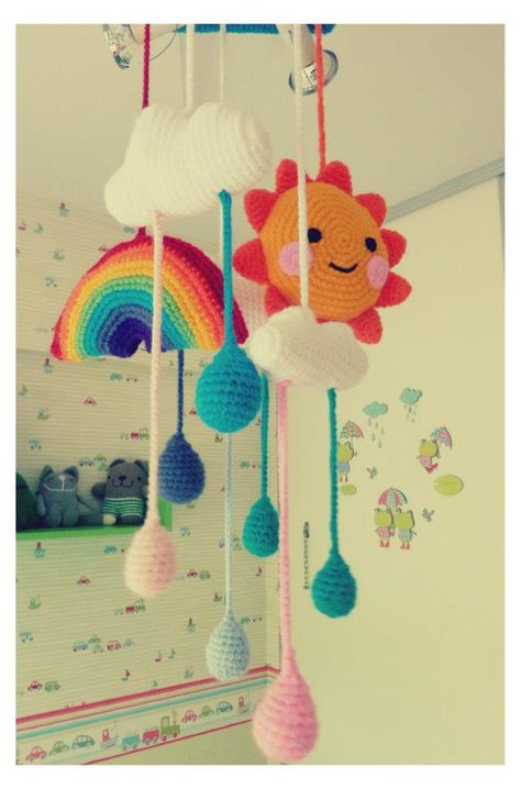 Sun + Clouds + Rainbow + Raindrops The mobile for the twinnies bedroom :) #crochet #amigurumi Crochet Baby Mobiles, Rainbow Mobile, Baby Mobil, Crochet Mobile, Crochet Rainbow, Crocheted Toys, Crochet Baby Toys, Haken Baby, Crochet Diy