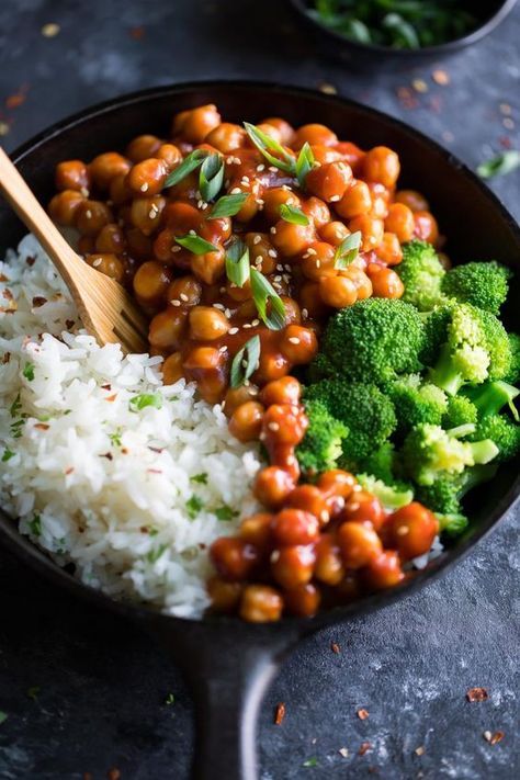 Sweet And Sour Chickpeas, Garbanzo Bean Recipes, Seasoned Chickpeas, Rice Beans, Pea Recipes, Chickpea Recipes, Garbanzo Beans, Vegetarian Meals, Delicious Dishes