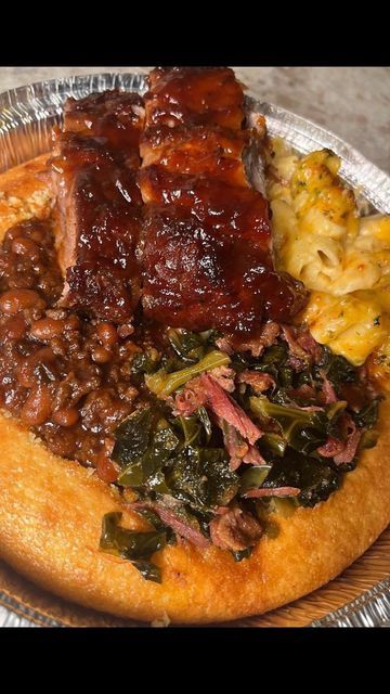 Cornbread Bowl Soul Food, Cornbread Bowl, Soul Food Sunday, Healthy Soul Food, Ribs Bbq, Bbq Baked Beans, Bbq Dinner, Southern Recipes Soul Food, Food Plate